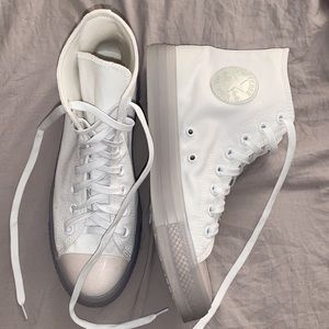 Womens size 9 Converse Chuck Taylor All Star